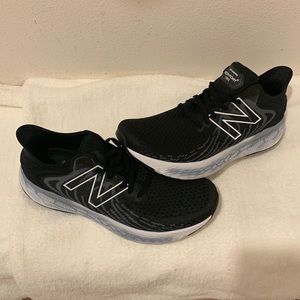 Men’s New Balance fresh foam 1080 black shoes size 10.5